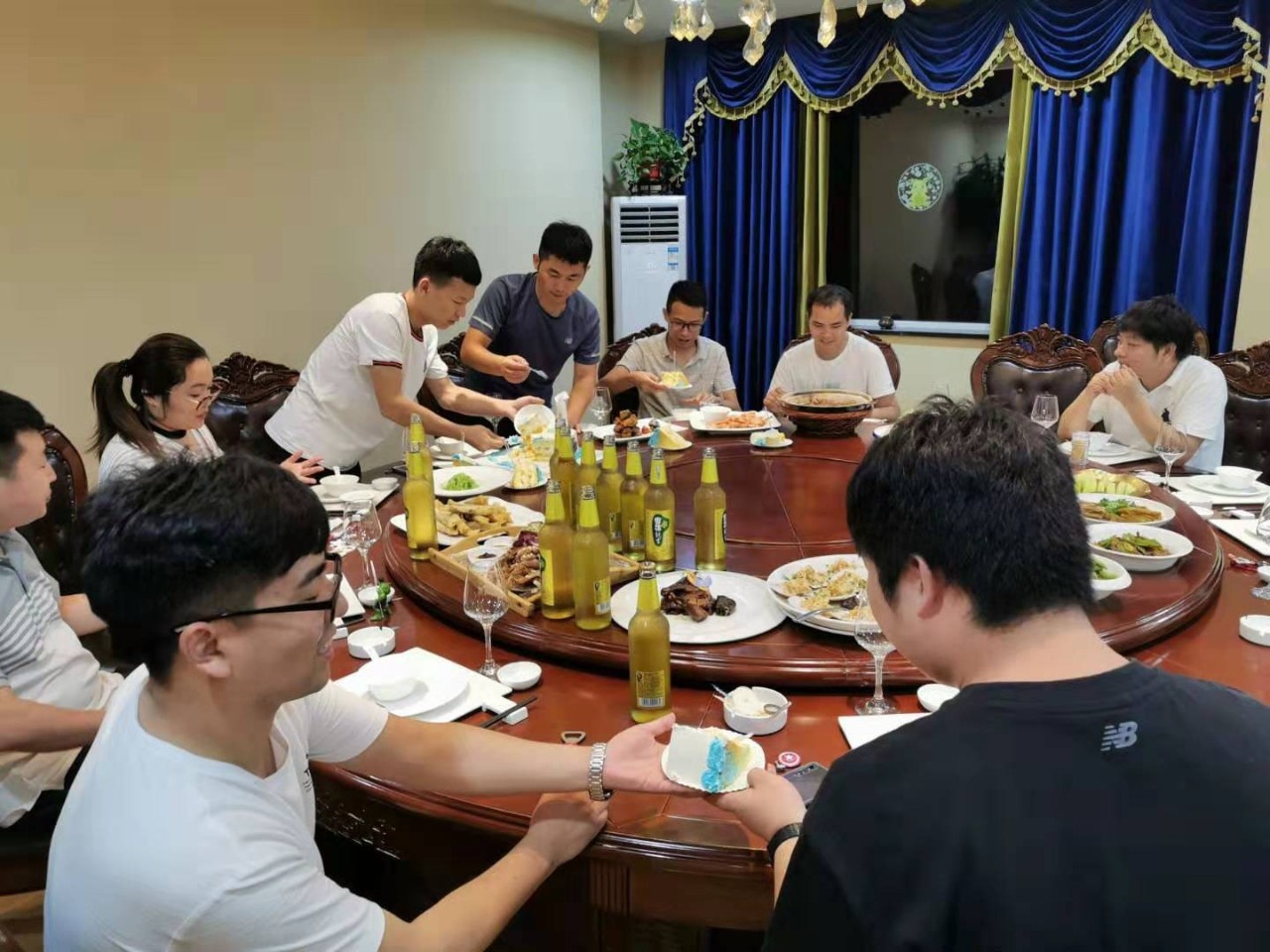 夏送清涼，集體慶生，慰問一線 | 致我們的一線伙伴：辛苦了！